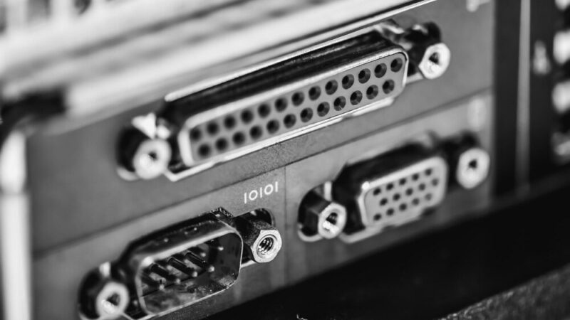 Podstawy złącza VGA: Co musisz wiedzieć o portach i wtyczkach VGA