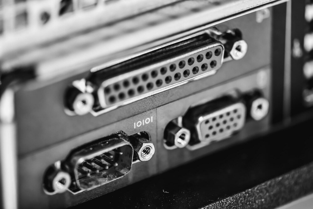 Podstawy złącza VGA: Co musisz wiedzieć o portach i wtyczkach VGA