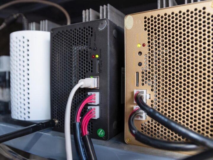 UPS zasilacz awaryjny: co to jest i jaki wybrać?